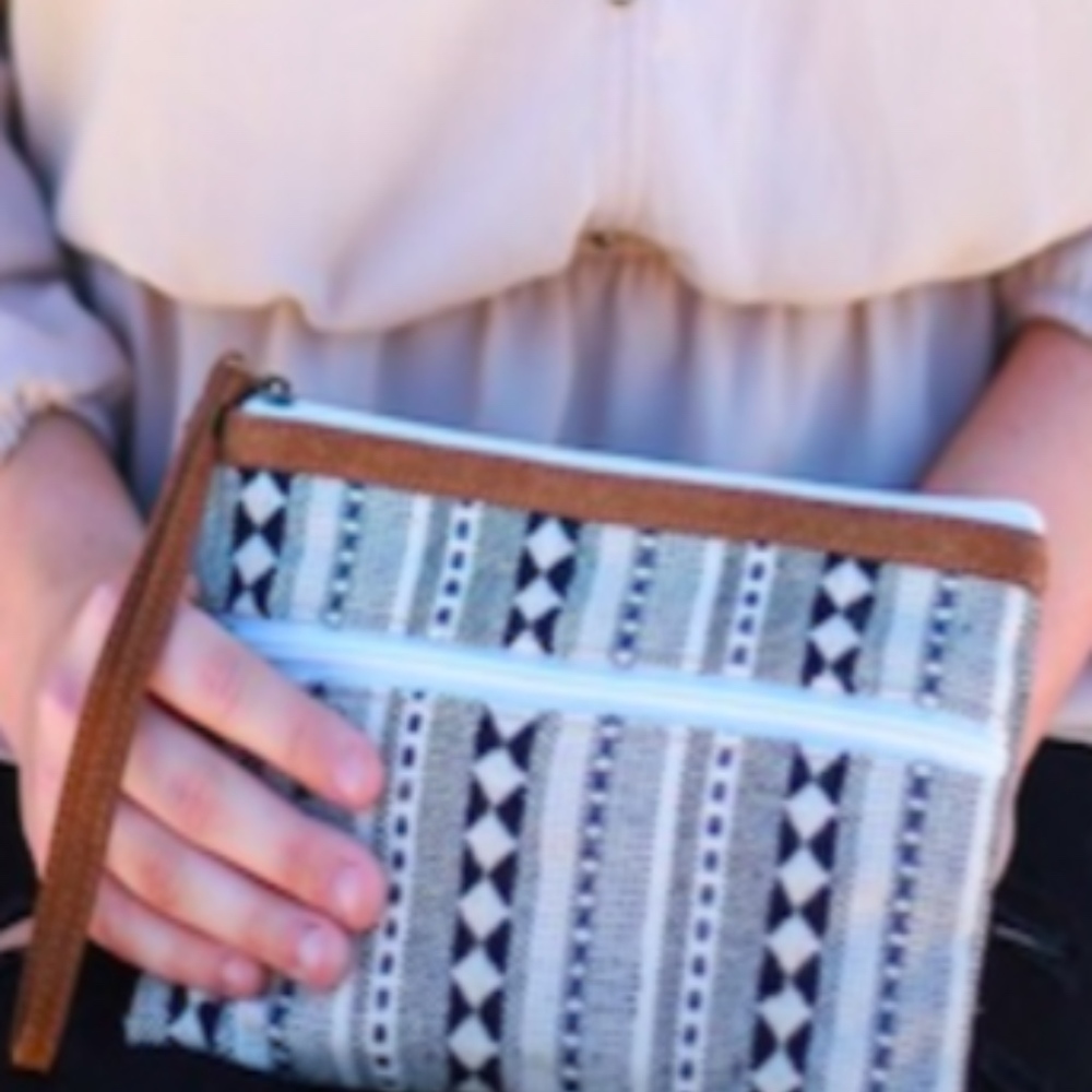 Printed Clutch - Picture 3 of 3
